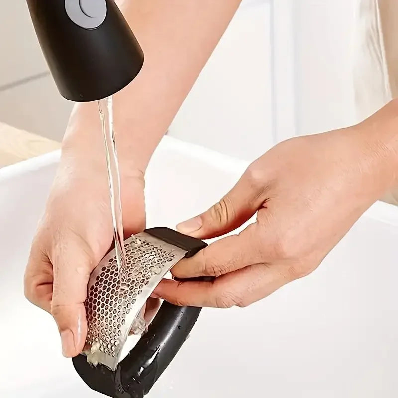 3 in 1 Circular Garlic Press,Garlic Masher,Manual Garlic Peeling and Mashing,Kitchen,Household Thickened Stainless Steel